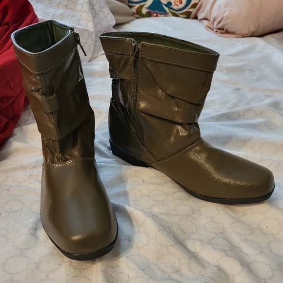 Beacon women's 8.5 olive Green leather ankle boots - Picture 12 of 15